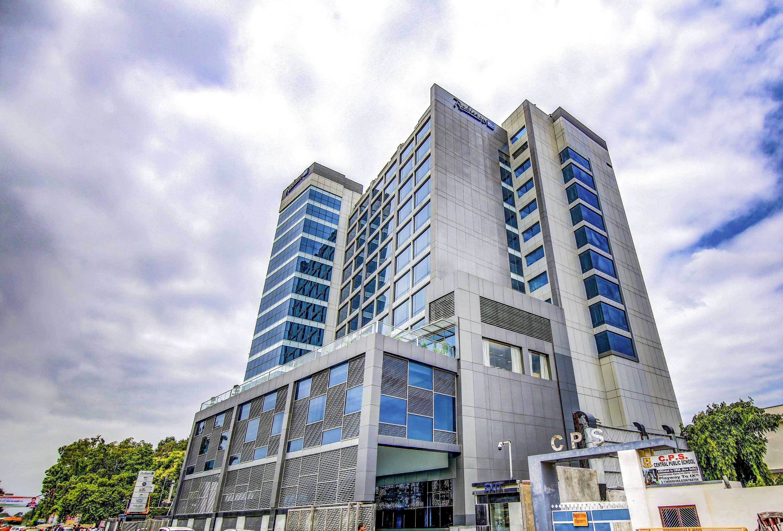 Radisson Blu Gorakhpur Hotel Bagian luar foto